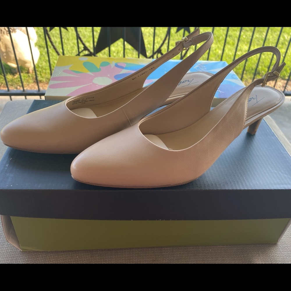 Trotters Women’s Keely pump Size 8 narrow.